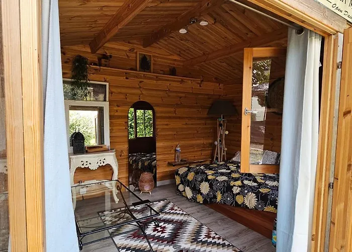 아파트 Au Petit Bonheur *